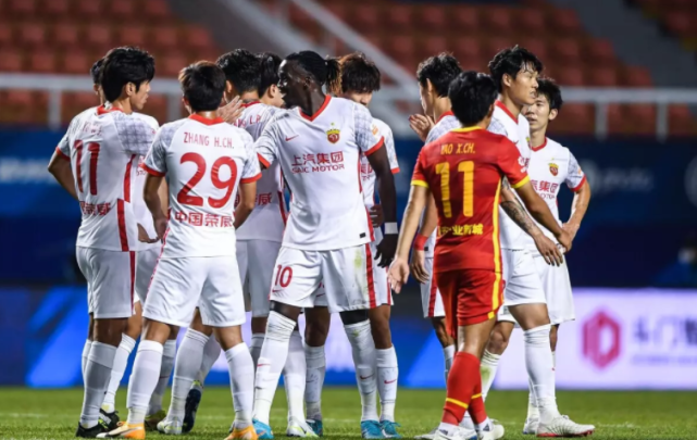 亚泰球迷拉横幅：欢迎莱昂纳多回家球员面对旧主的简单介绍