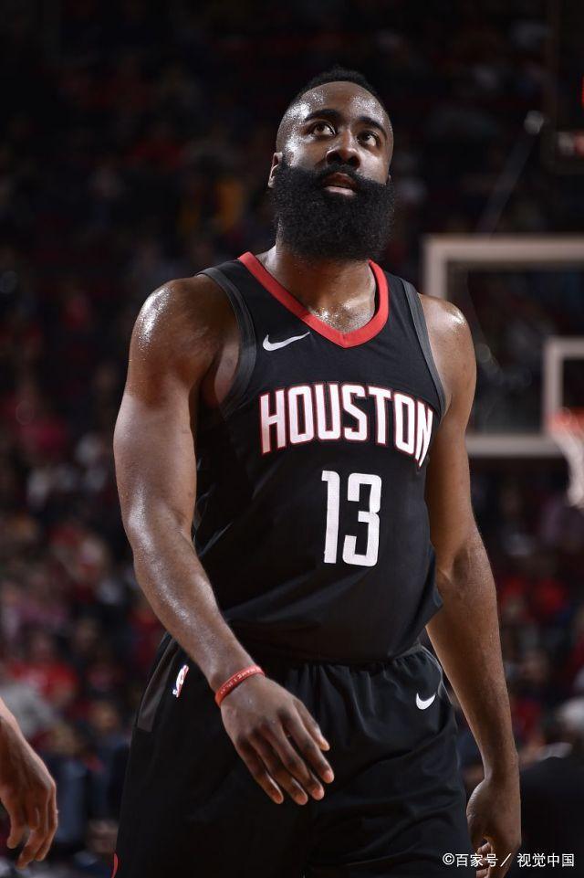 包含塞维利亚与齐耶赫就1＋1合同达成协议目前后者是自由球员的词条