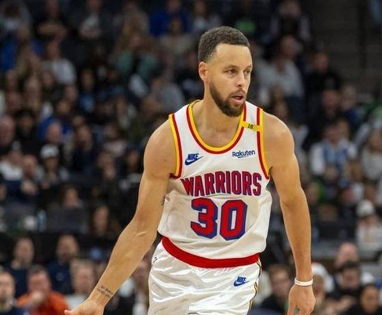 库里35岁后第7次轰下45+超越詹姆斯独享历史第一的简单介绍