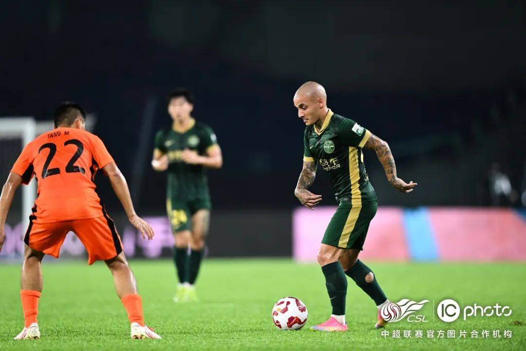 包含2025中超夏窗转会费前十引援排行榜浙江外援米特里策标王的词条