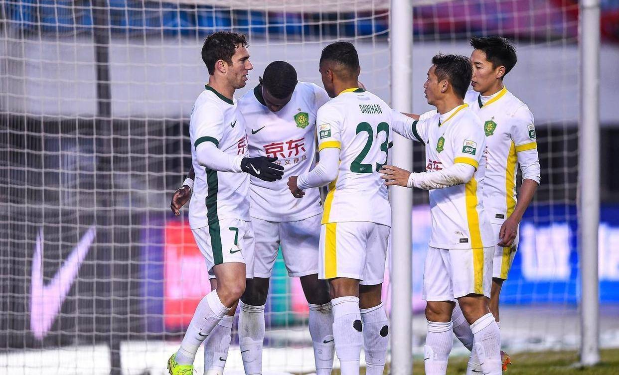 包含重庆球员庆祝冲超成功重庆足球重返中超的词条  第1张