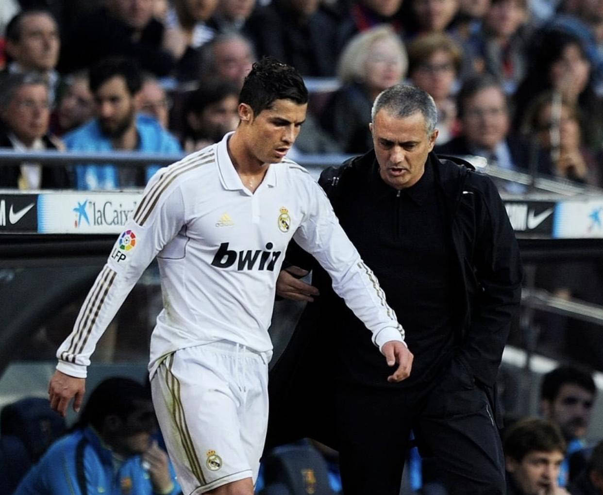 曝穆里尼奥希望重返英超葡萄牙教练遭费内巴切解雇的简单介绍