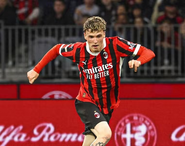 尤文夏窗：小孔塞桑为标王3200万引进的简单介绍  第1张