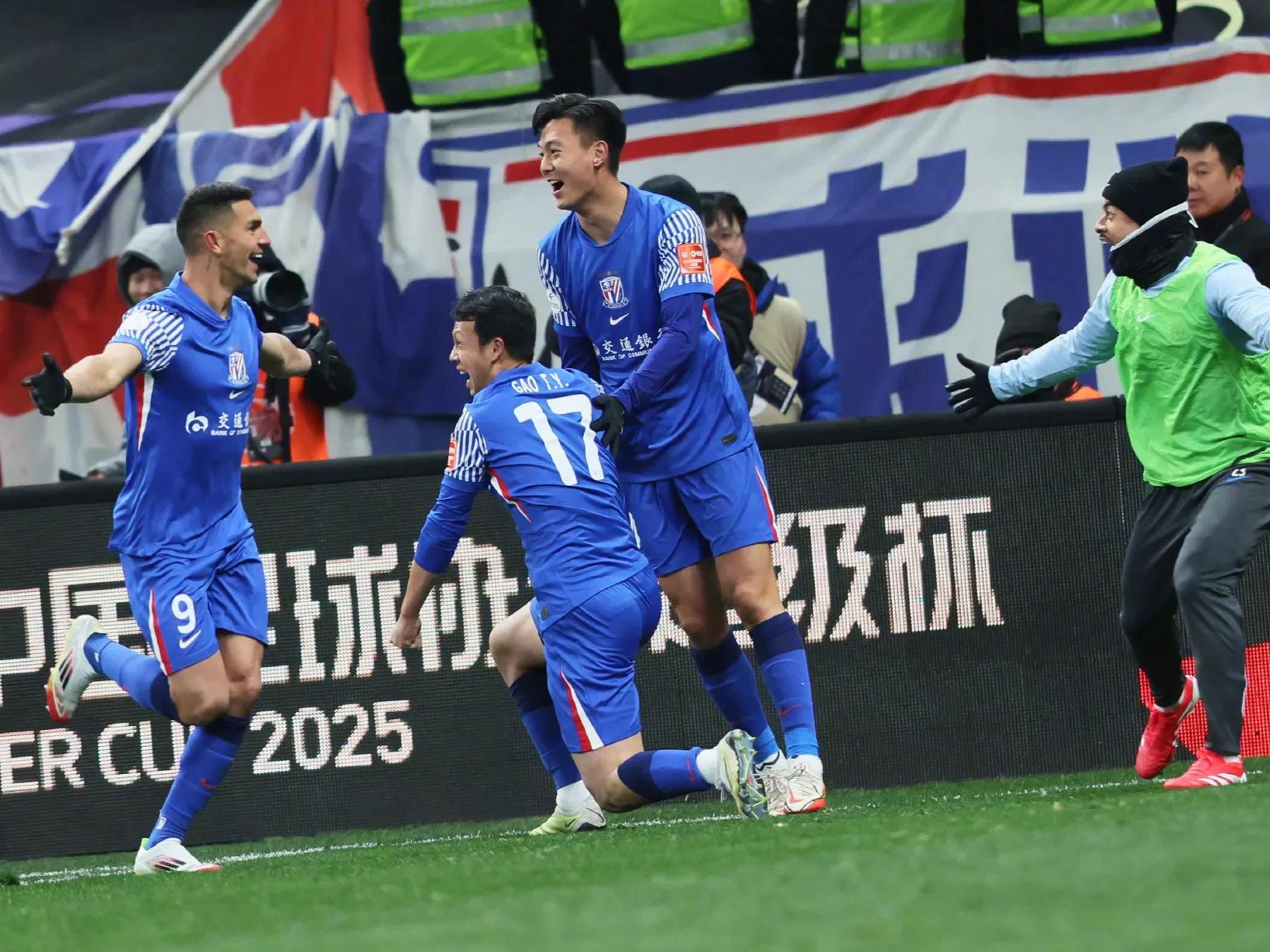 包含上海申花将对战上海海港申花要捍卫榜首海港客战出色的词条