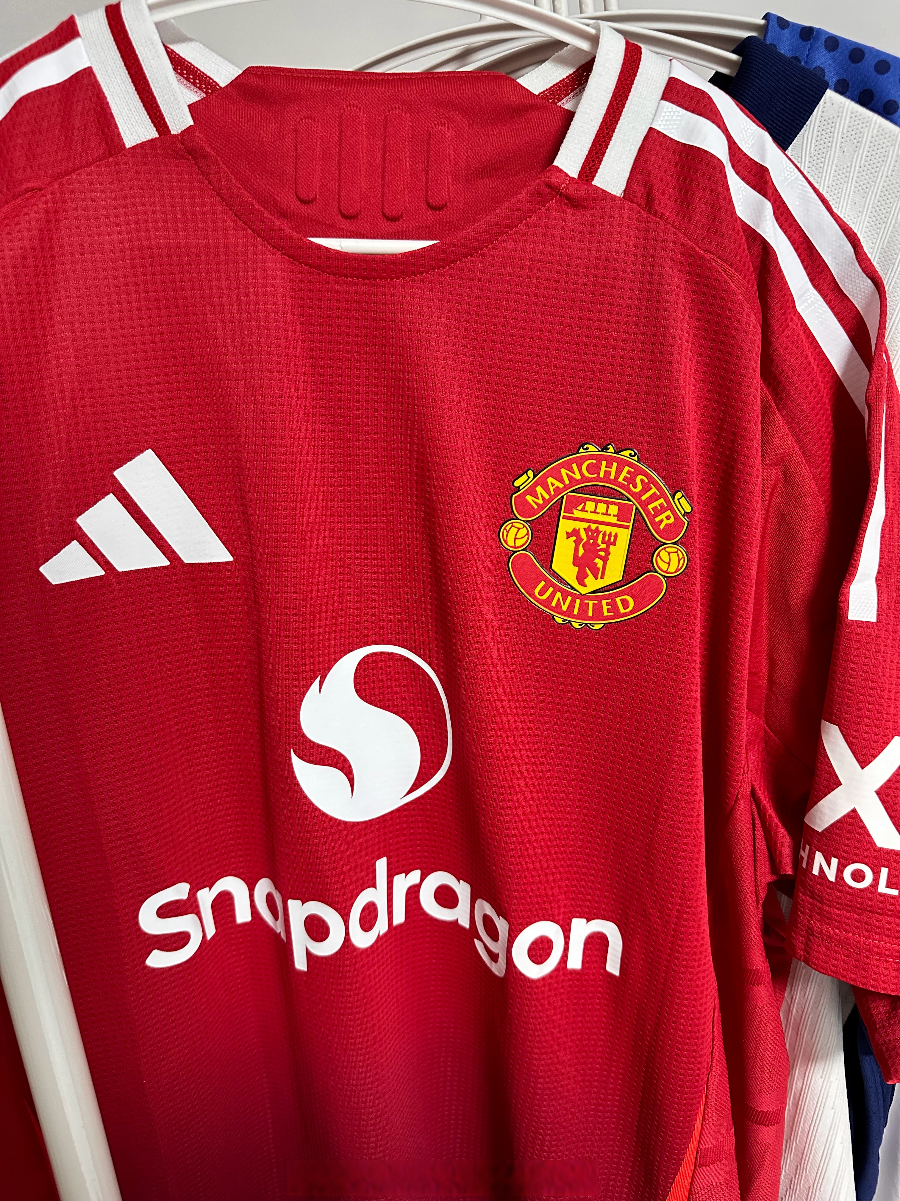 关于曼联新赛季训练服未找到赞助商与Tezos的协议在6月份结束的信息