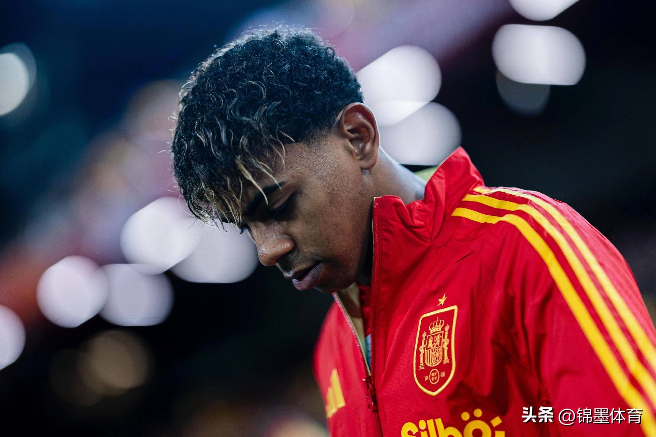 关于博格巴支持登贝莱获得金球奖本赛季表现无可挑剔的信息