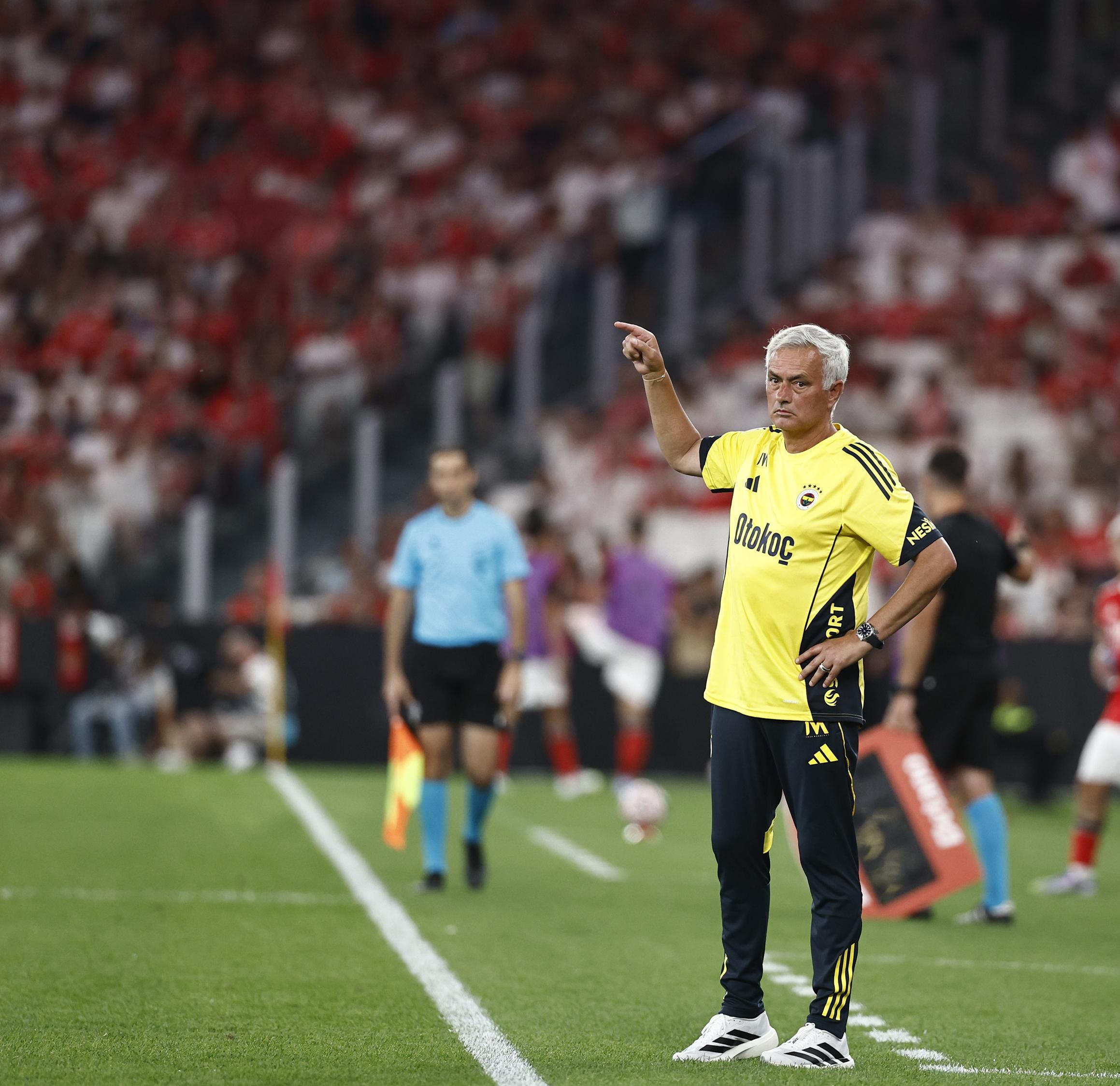 包含曝罗马报价朗斯中场埃纳奥伊转会费存在分歧的词条