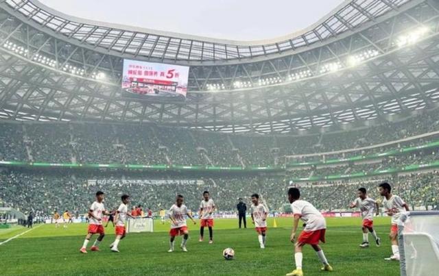 关于李霄鹏：球迷应该对球员保持宽容李霄鹏谈国安球员体能问题的信息