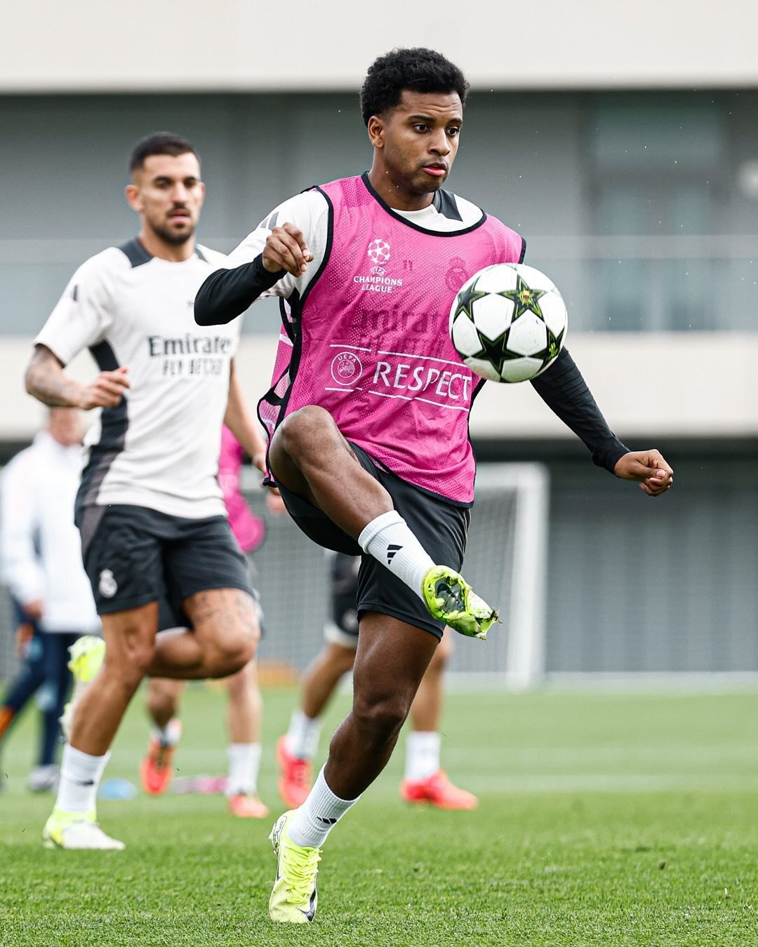 姆巴佩晒回归皇马训练照因肠胃炎缺席了前两场比赛的简单介绍