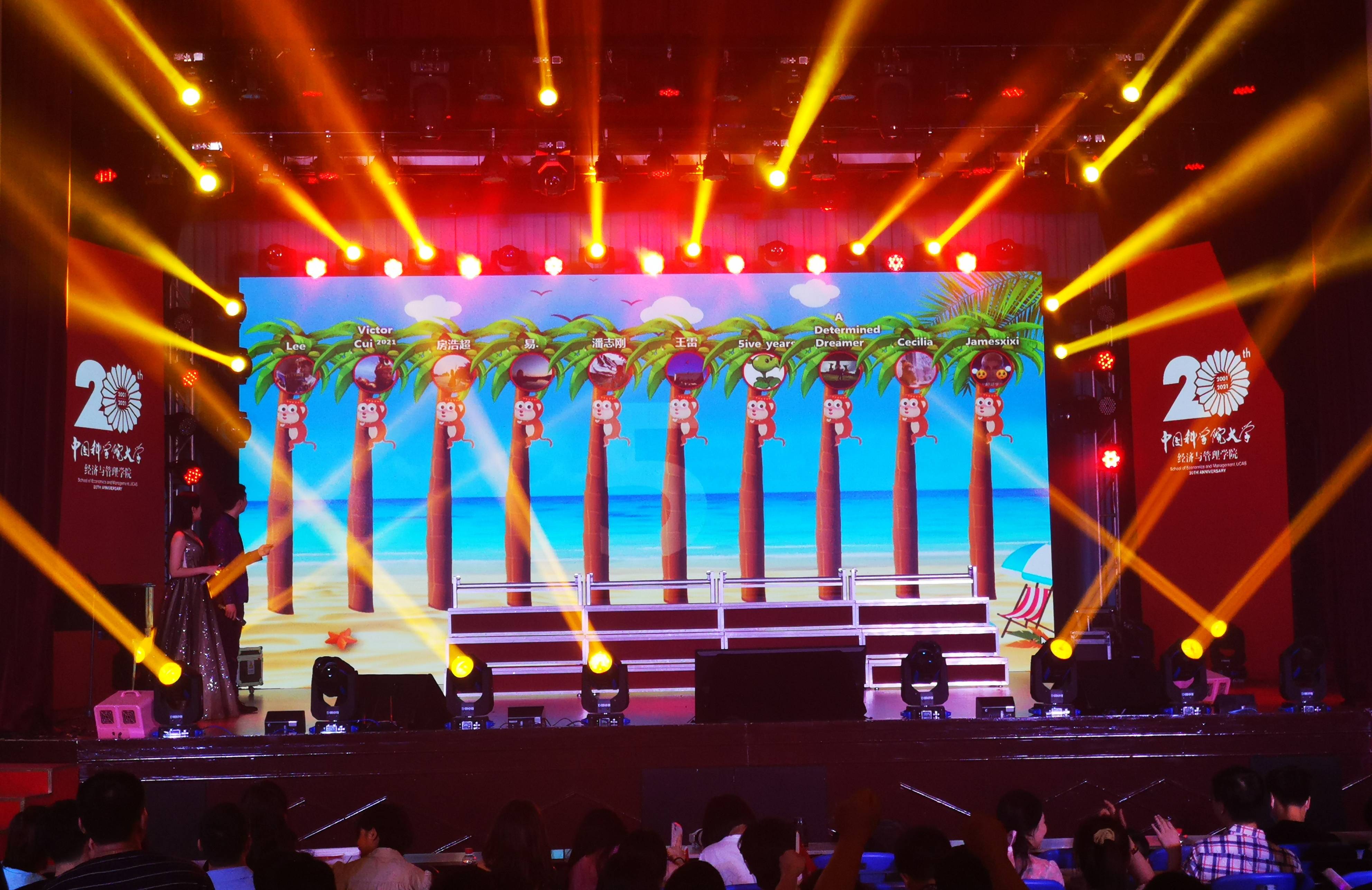 哈兰德在中餐馆用餐与现场工作人员互动的简单介绍