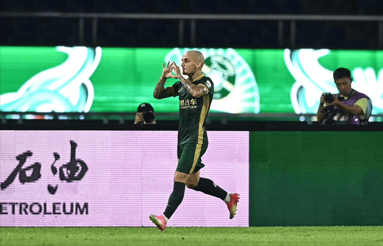 中超青岛海牛0-3浙江队米特里策首秀贡献两射一传王钰栋破门的简单介绍  第2张