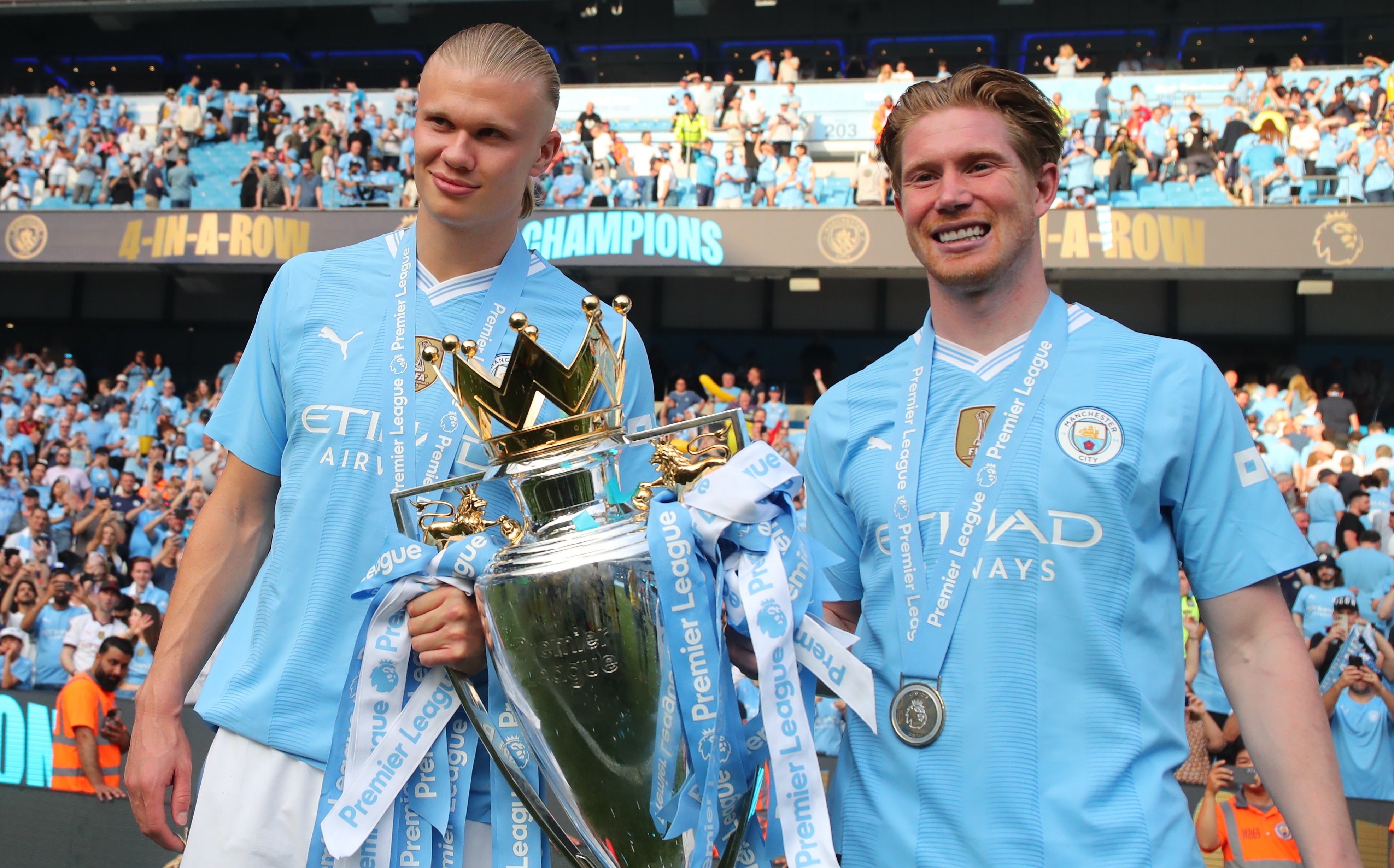 包含阿森纳希望出售多名边缘球员津琴科等球员在列的词条