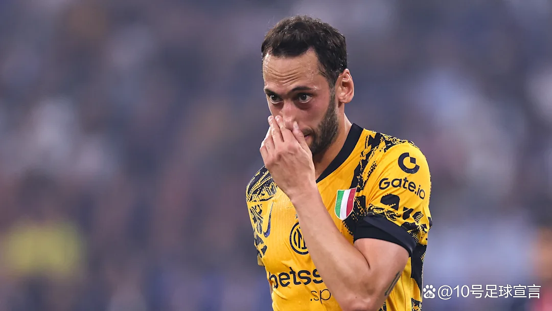 关于新月向恰尔汗奥卢开2000万年薪报价恰尔汗奥卢准备离开国米的信息  第2张