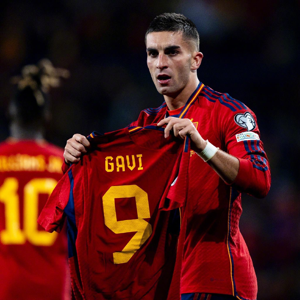 曝加维与费尔明因女友矛盾闹僵巴萨更衣室氛围紧张的简单介绍  第1张