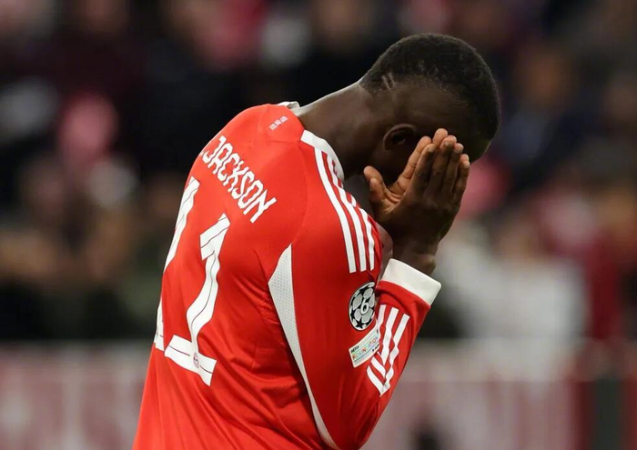 关于拜仁官宣杰克逊租借加盟租期1年身披11号球衣的信息