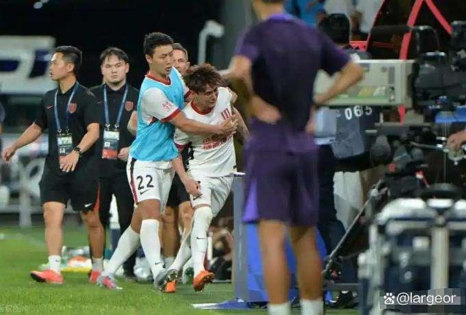 关于中超联赛天津赛区被通报批评因球迷侮辱韦世豪的信息  第1张