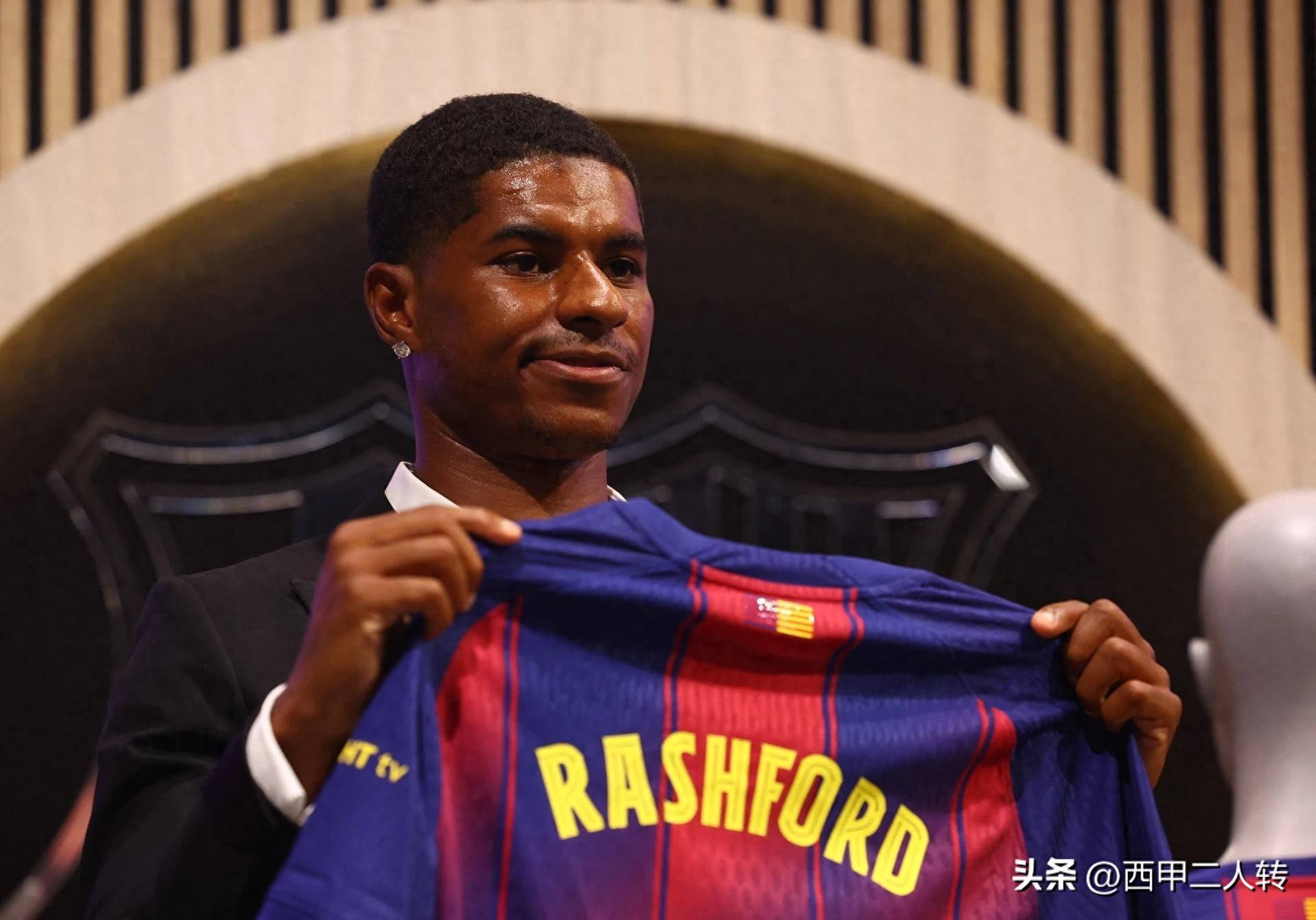 关于拉什福德已和巴萨签约拉什福德周二正式加盟巴萨的信息