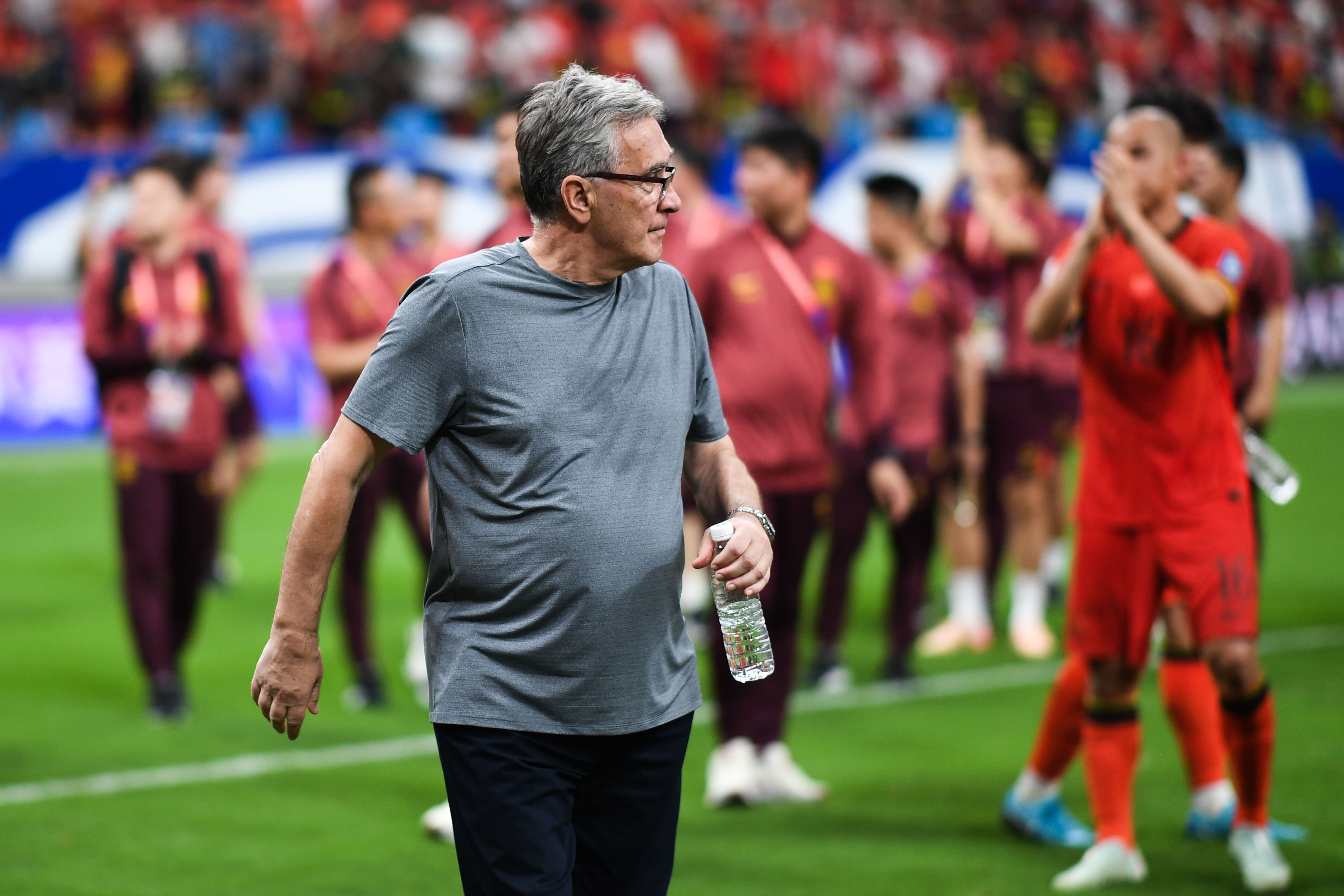 伊万执教国足13场3胜2平8负胜率不足25%的简单介绍