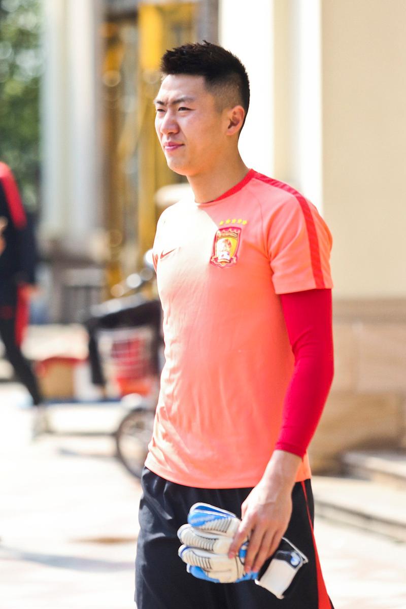 津门虎门将方镜淇归队5月份在比赛中遭遇重伤的简单介绍  第1张