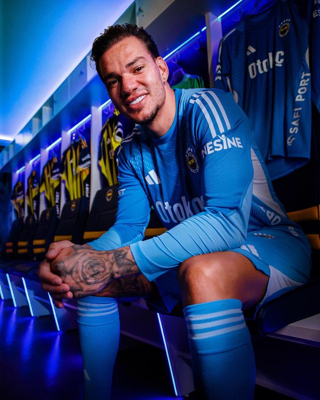 包含埃德森接近加盟费内巴切与球员已经达成个人条款的词条