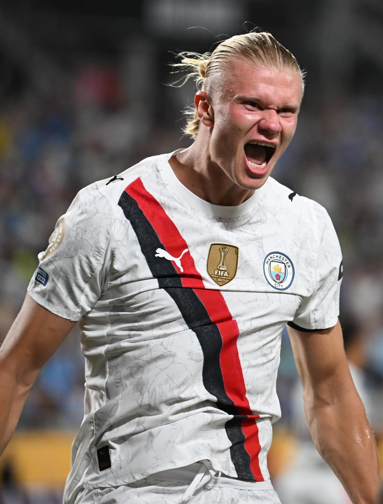 利雅得新月续约门将布努迄今效力99场38场零封的简单介绍