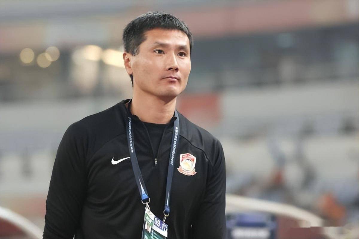 关于郑智有望接替邵佳一执教青岛西海岸后者被任命为国足主帅的信息