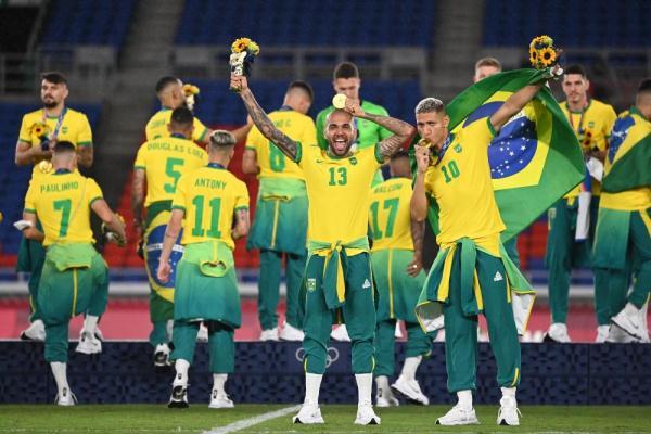 包含巴西公布最新一期名单拉菲尼亚、吉马良斯入选的词条