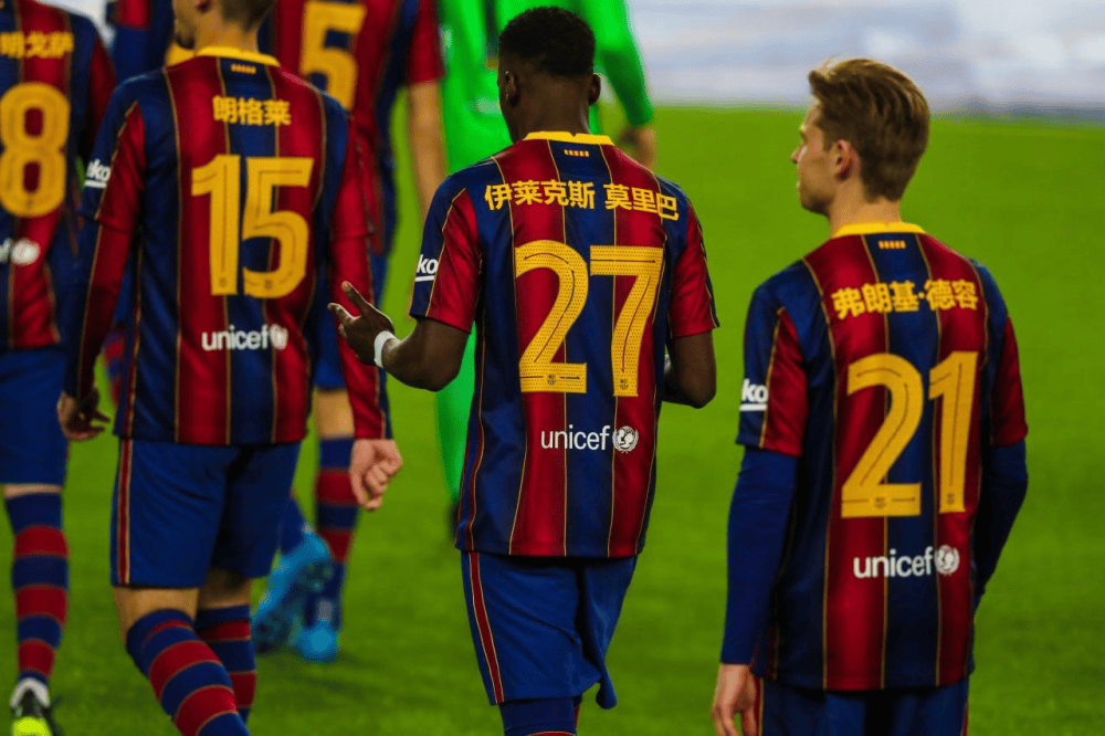 包含荷甲：赫拉克勒斯VS前进之鹰的词条