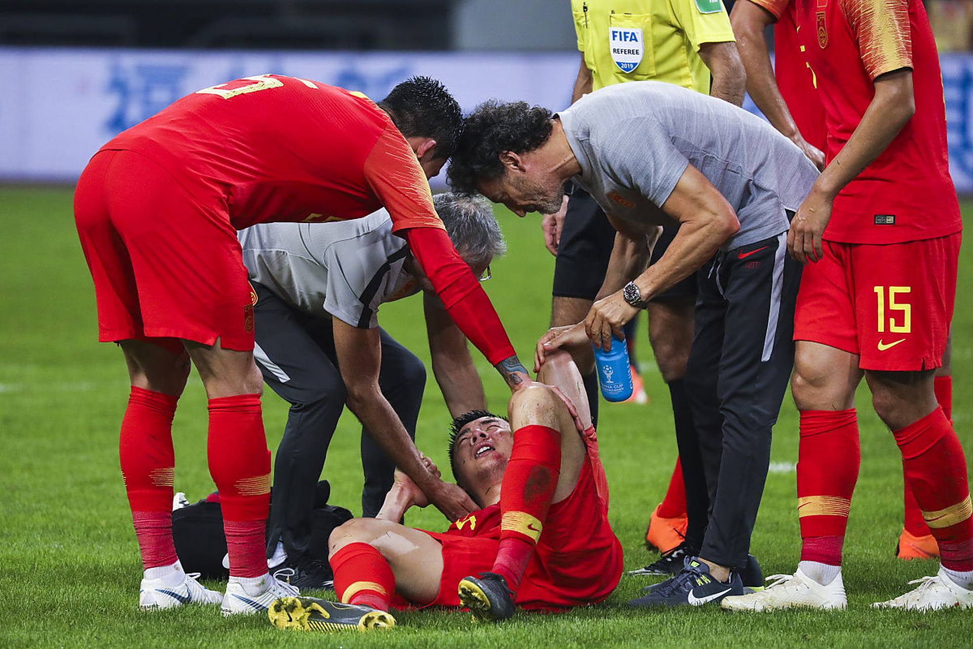 国足上海集训武磊有点跟不上膝盖伤势出现反复的简单介绍  第2张