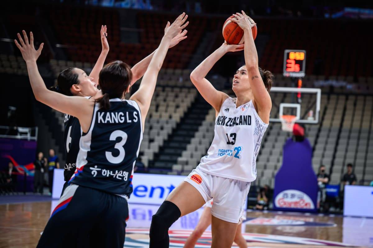 包含女篮亚洲杯日本女篮77-62新西兰女篮田中心17分的词条