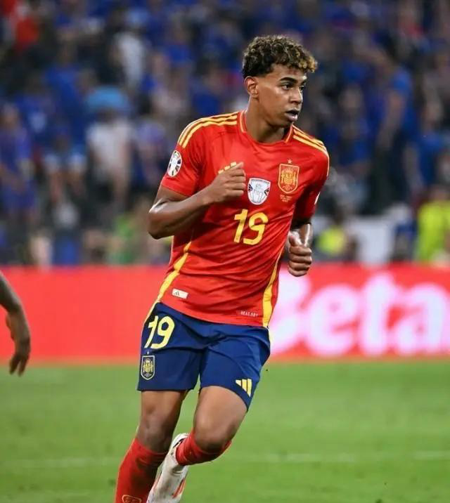 亚马尔退出西班牙队集训因有伤在身的简单介绍