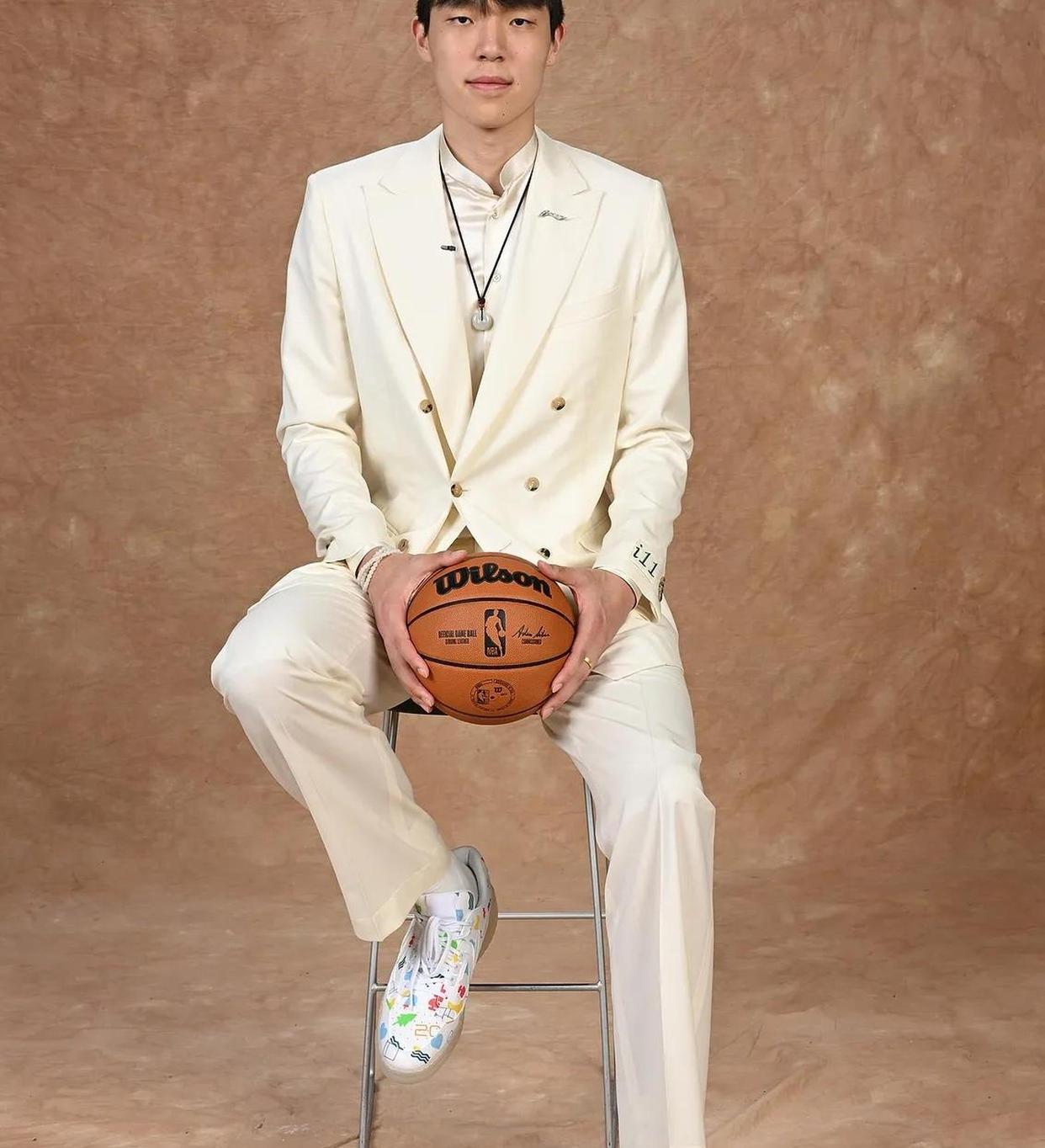 包含杨瀚森确认出战亚洲杯目前已经返回到青岛的词条