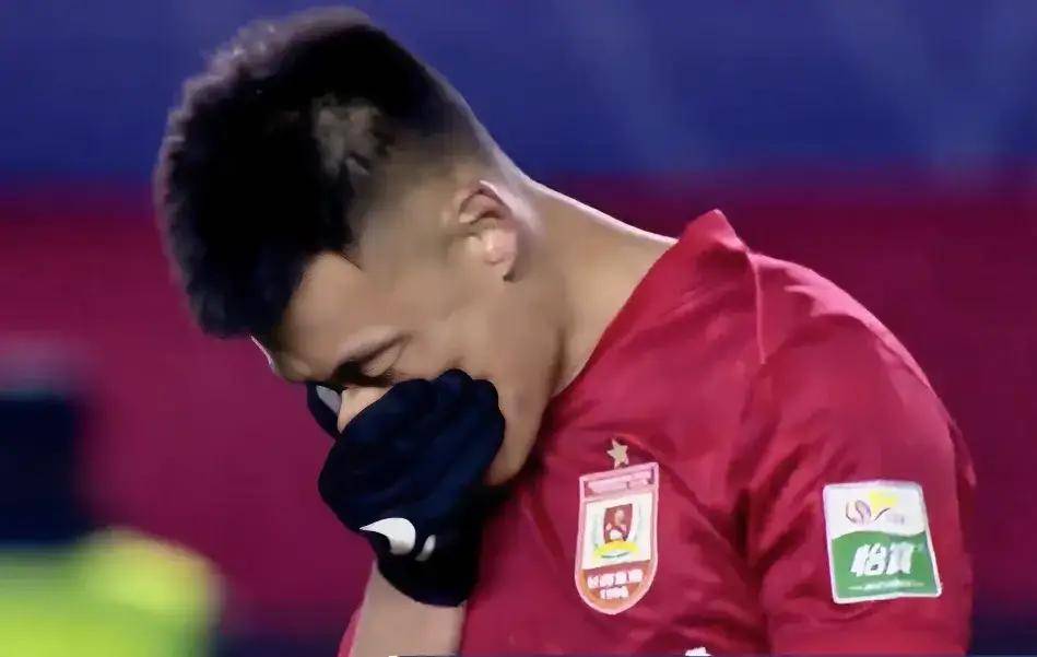 包含足协杯大连鲲城1-1长春亚泰谭龙补射建功亚泰点球遭淘汰的词条