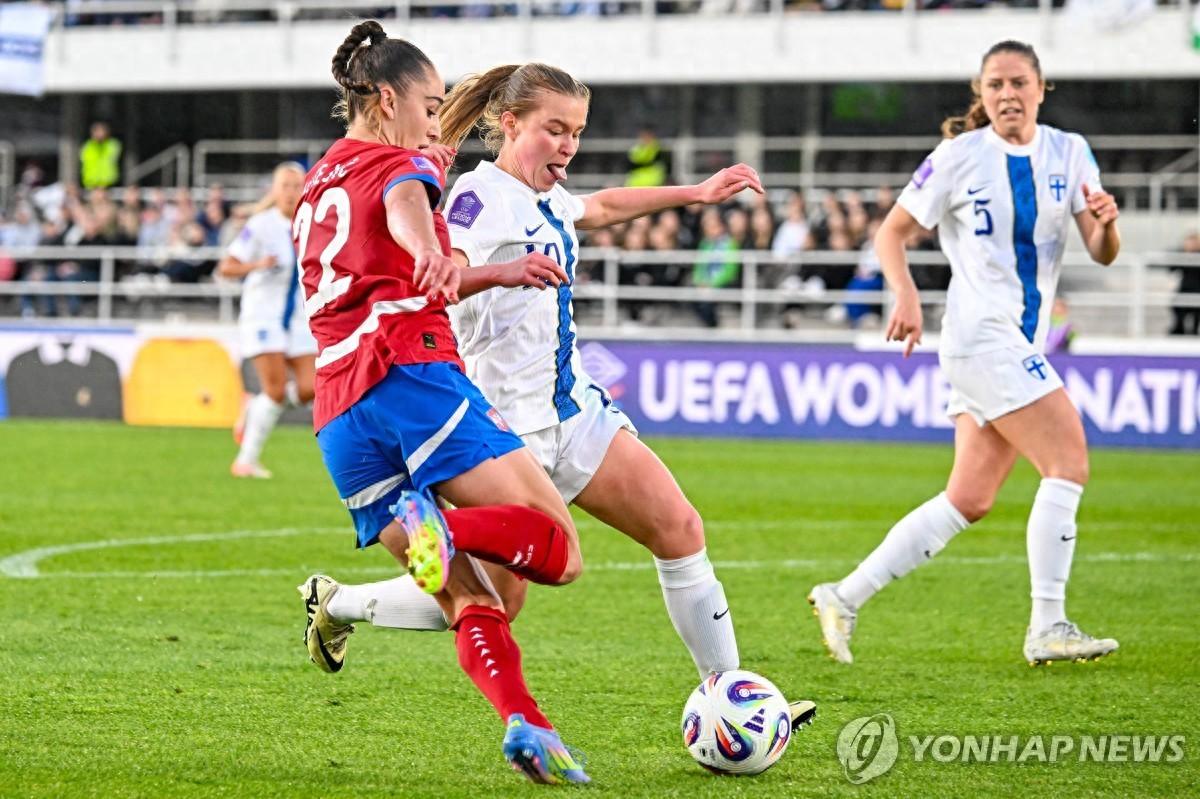 关于欧国联决赛球迷从看台坠落欧足联证实该球迷已经去世的信息