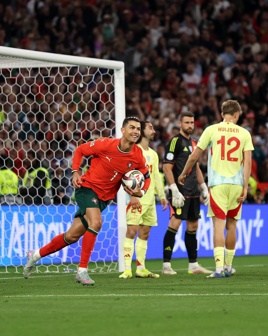 世预赛塞尔维亚0-5英格兰马杜埃凯打进国家队生涯首球的简单介绍  第1张