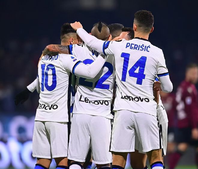 官方：米兰和瓦斯奎兹解约曾多次被外租的简单介绍