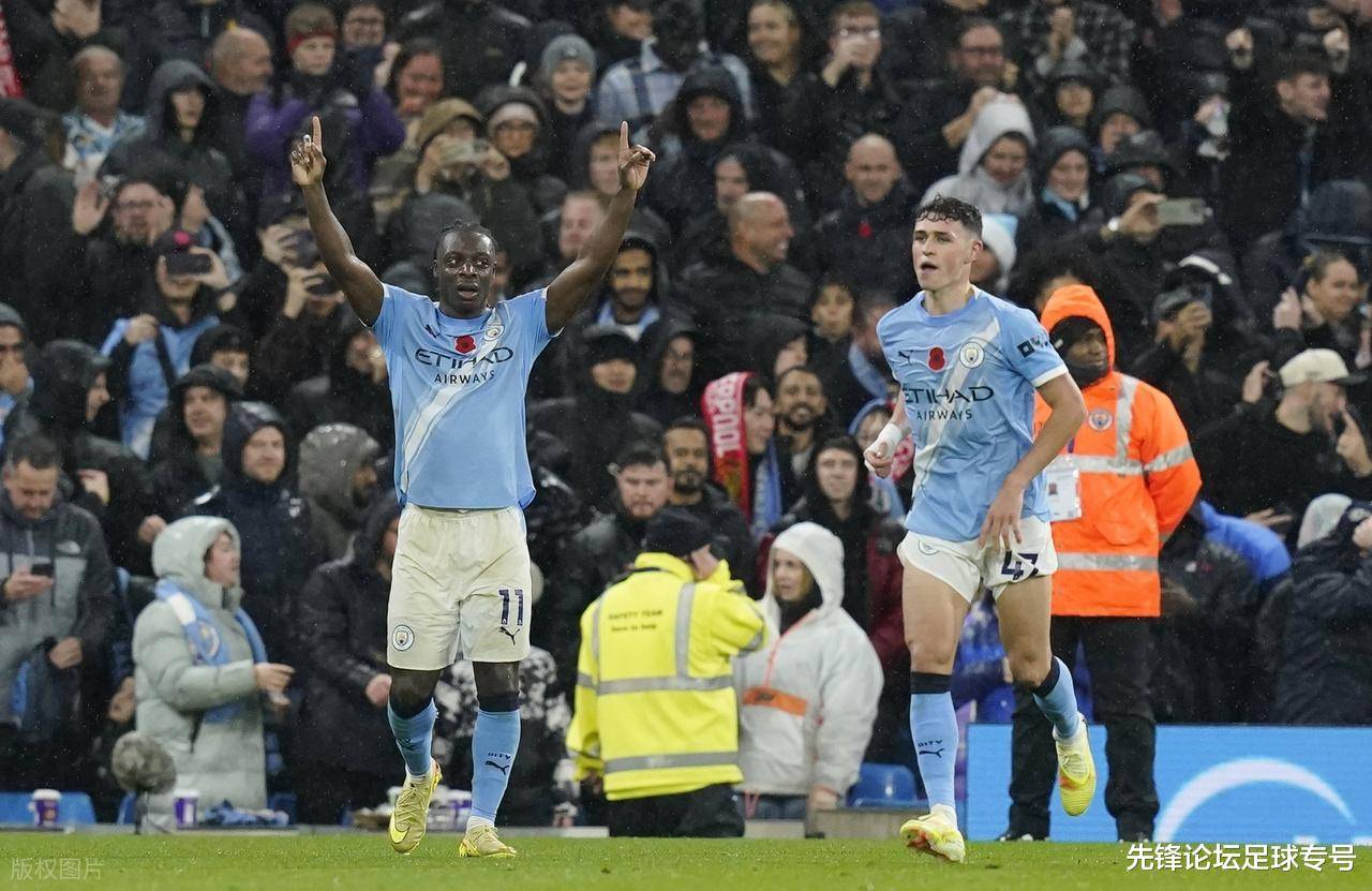 包含图赫尔参观曼城训练场与瓜迪奥拉亲切交流的词条  第2张