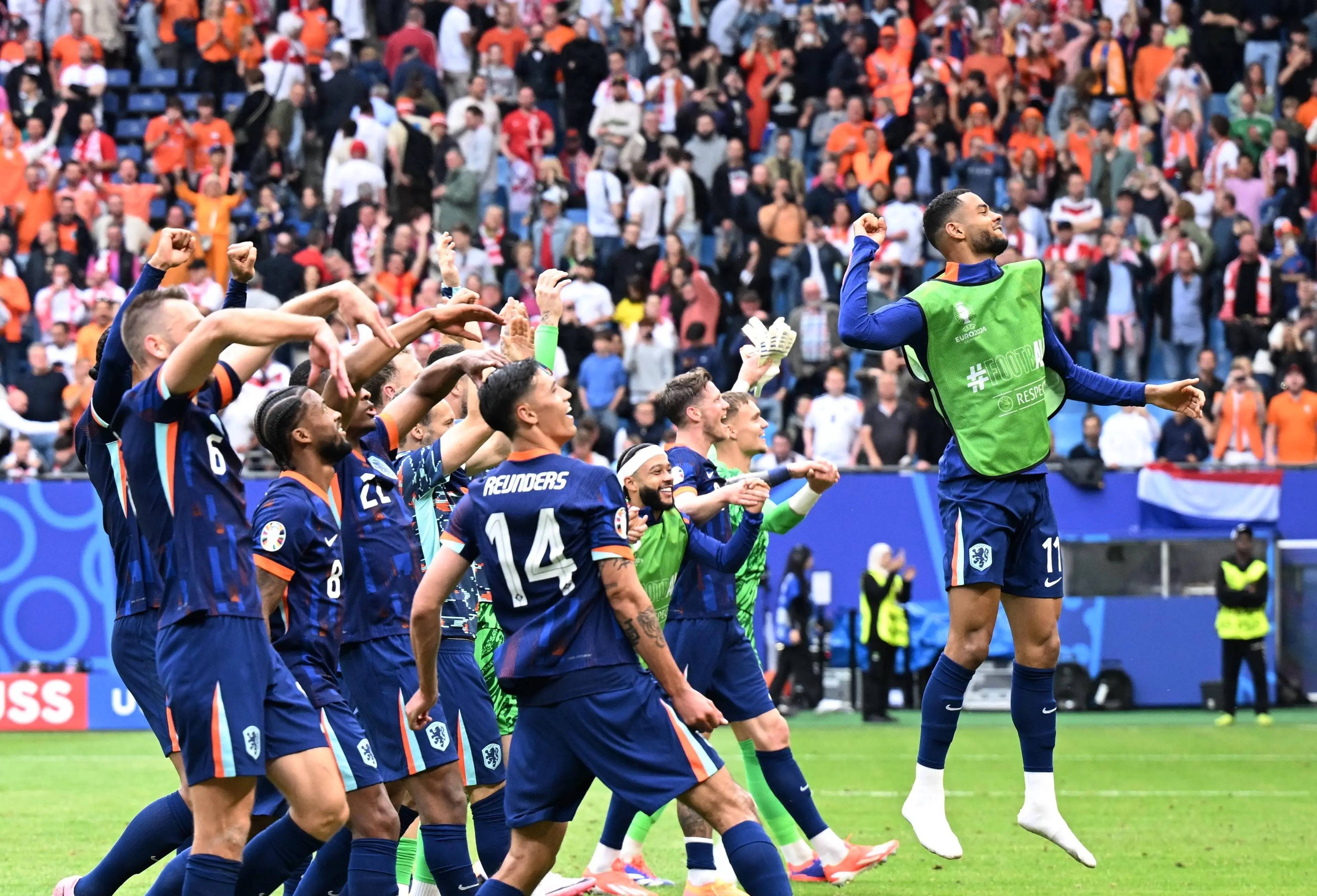 关于意天空预测意大利战挪威首发巴雷拉、厄德高代表各自球队出战的信息  第1张